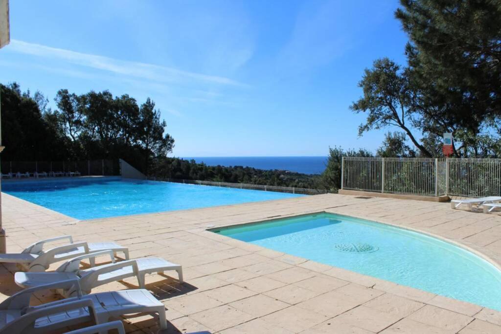 Tres Bel Appartement T3 Avec Splendide Vue Mer Ле Исамбр Екстериор снимка