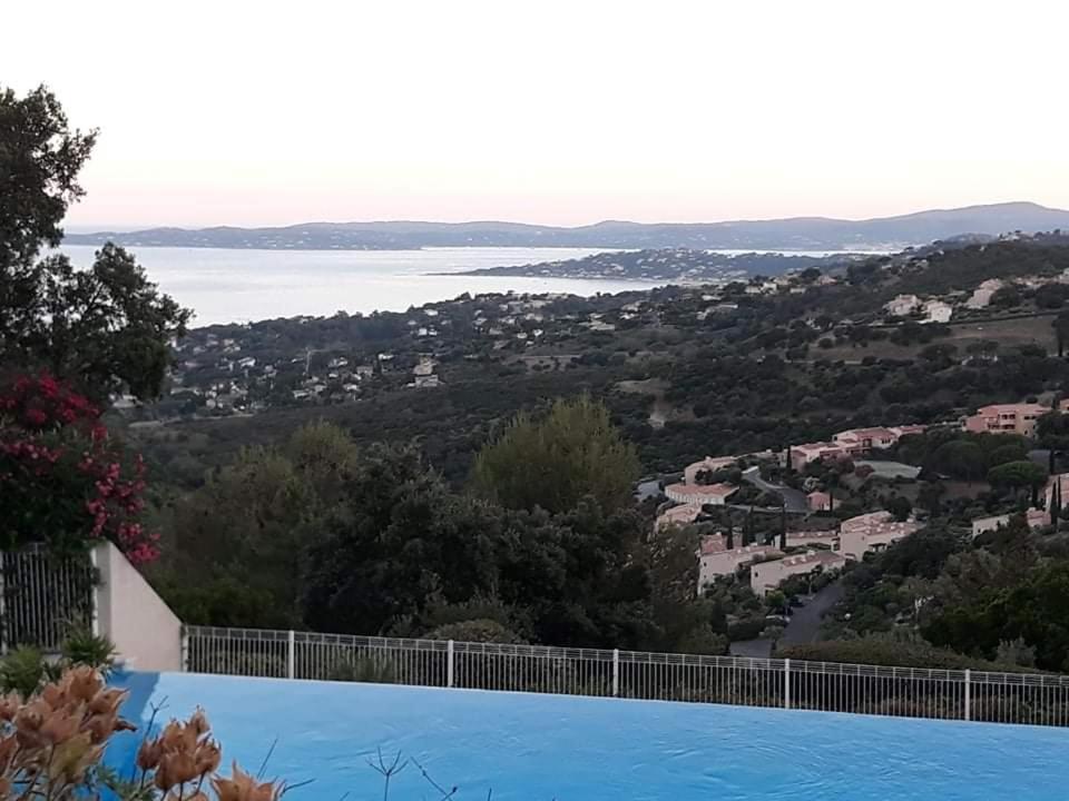 Tres Bel Appartement T3 Avec Splendide Vue Mer Ле Исамбр Екстериор снимка