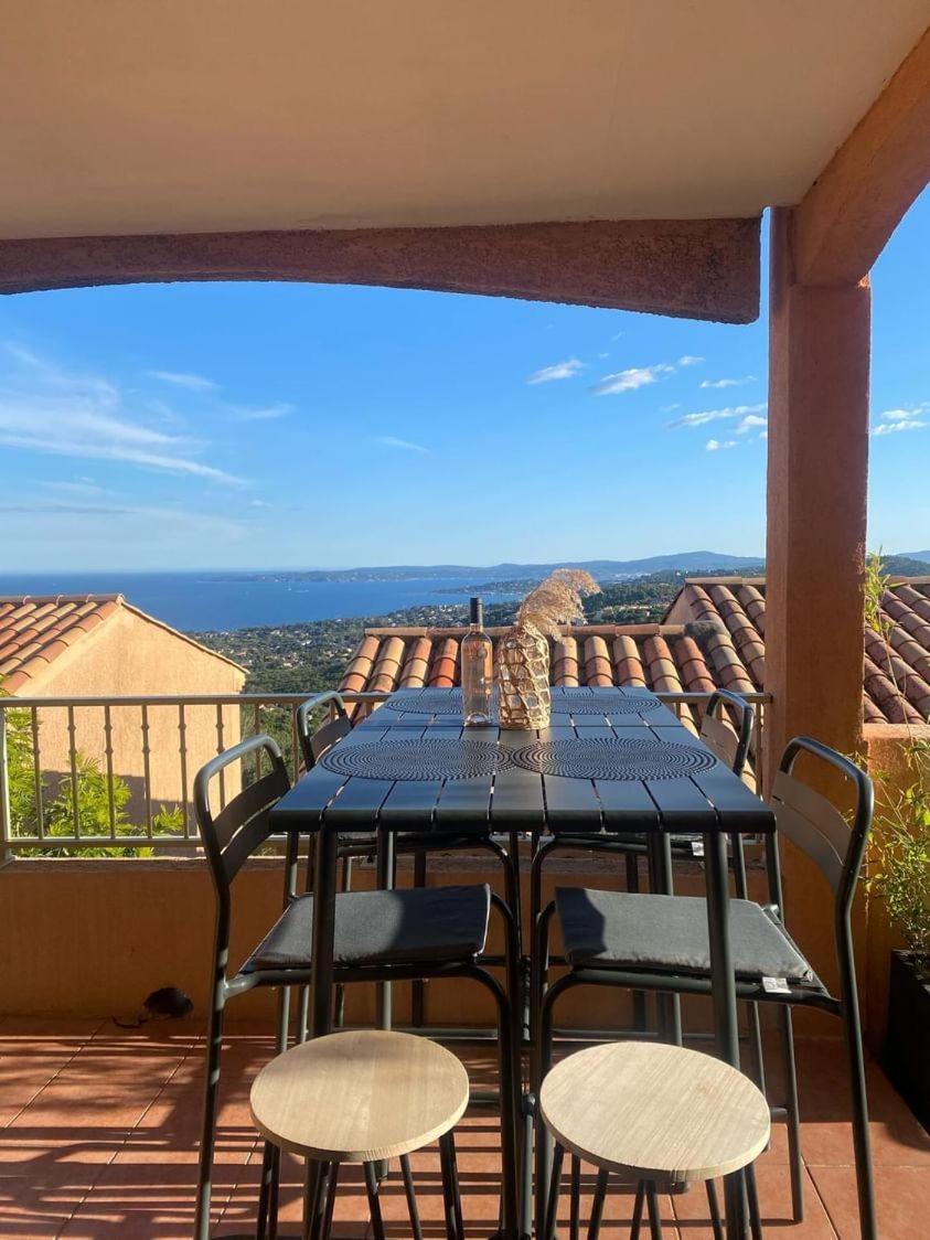 Tres Bel Appartement T3 Avec Splendide Vue Mer Ле Исамбр Екстериор снимка